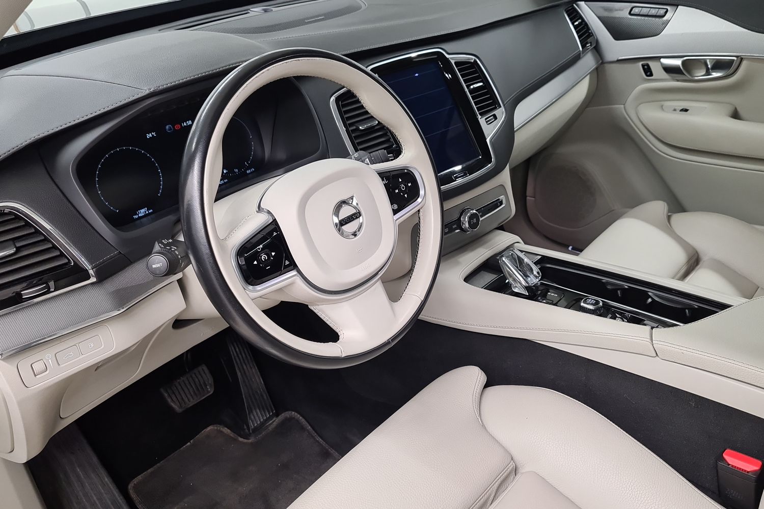 VOLVO XC90 7