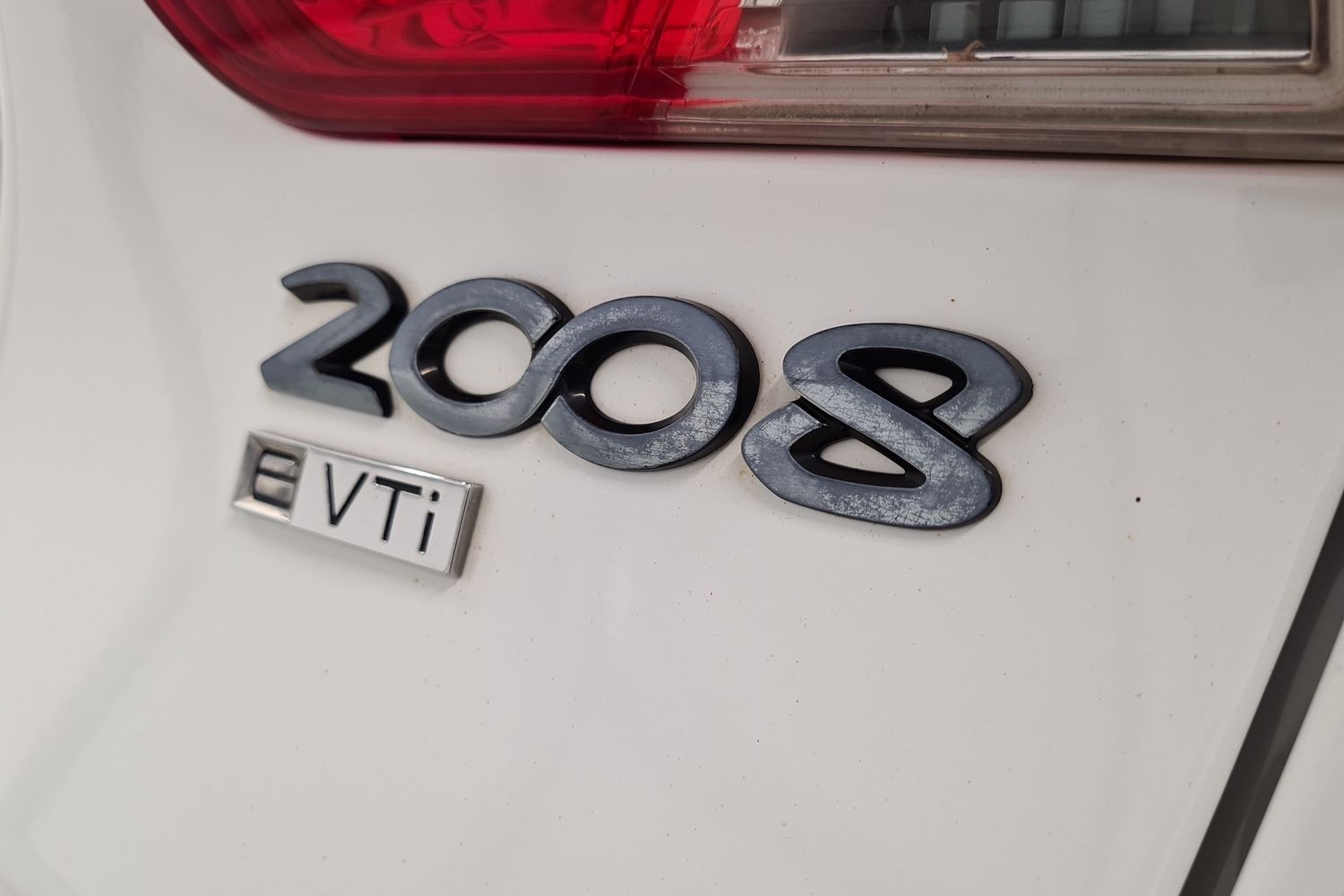 PEUGEOT 2008 2015
