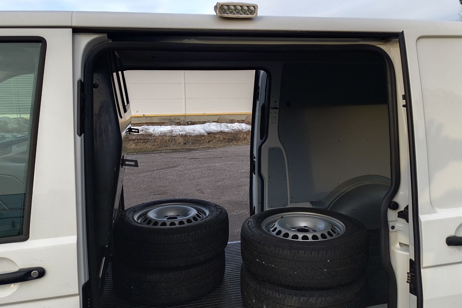 VOLKSWAGEN TRANSPORTER 2018