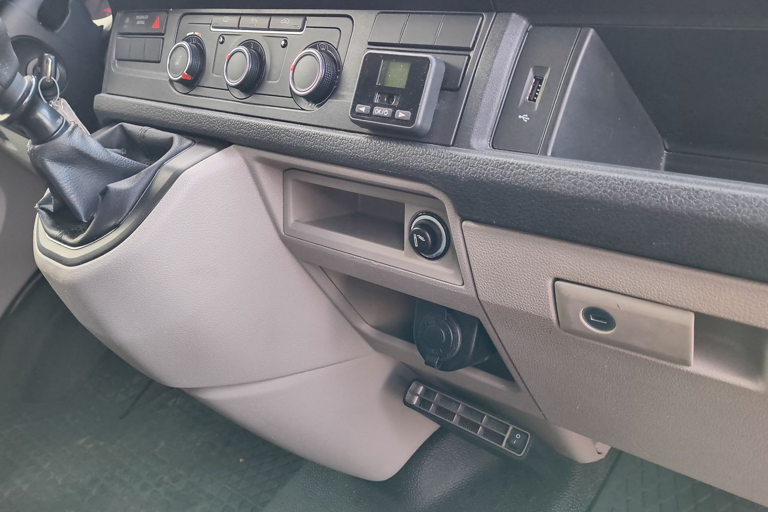 VOLKSWAGEN TRANSPORTER 2018