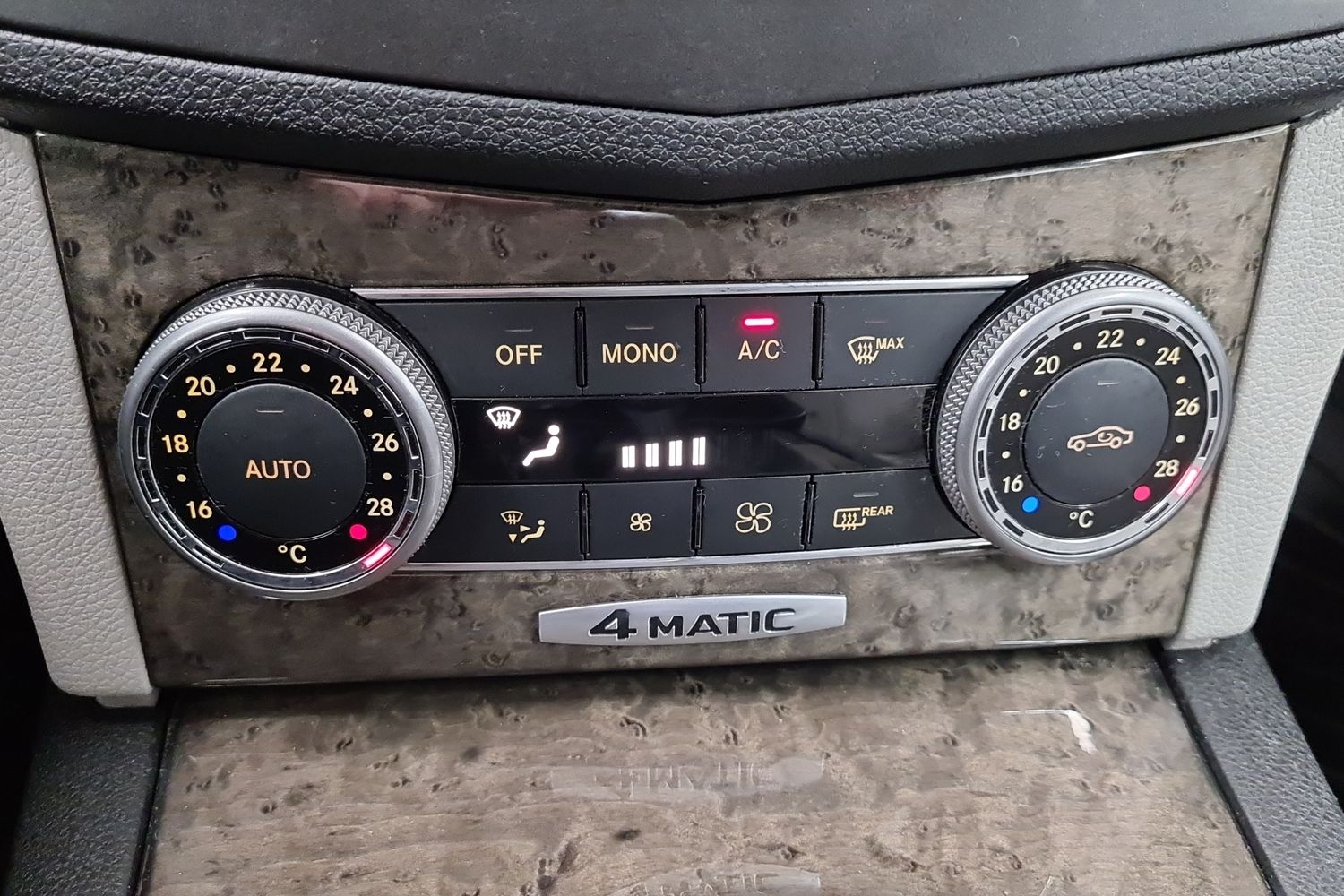 MERCEDES-BENZ C 2010