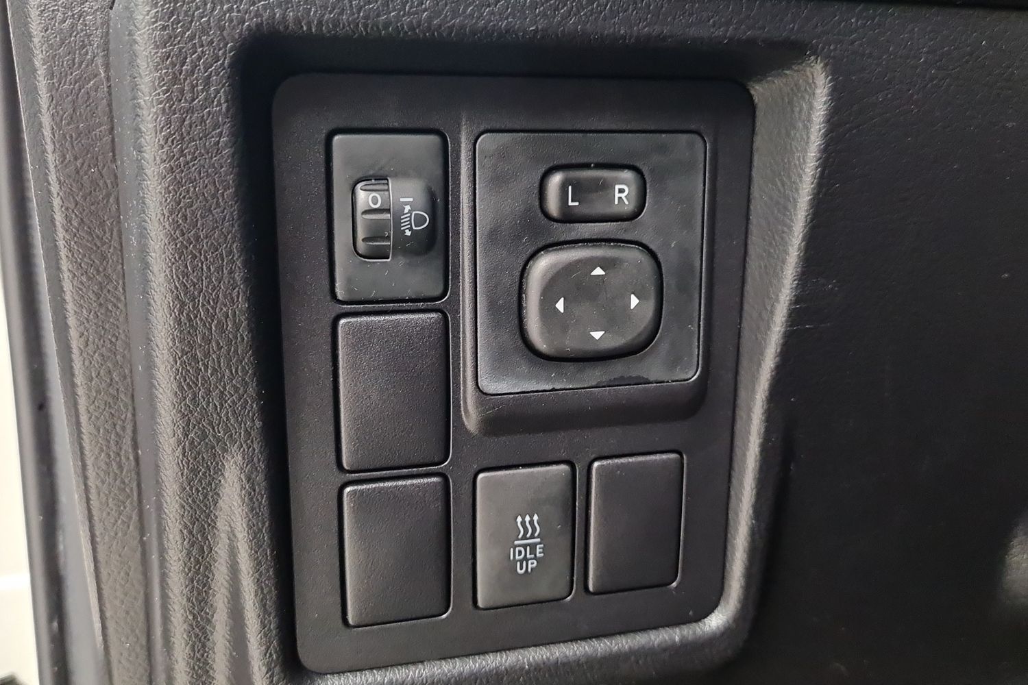 TOYOTA LAND CRUISER 2016