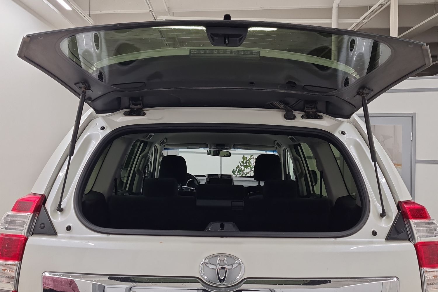 TOYOTA LAND CRUISER 2016