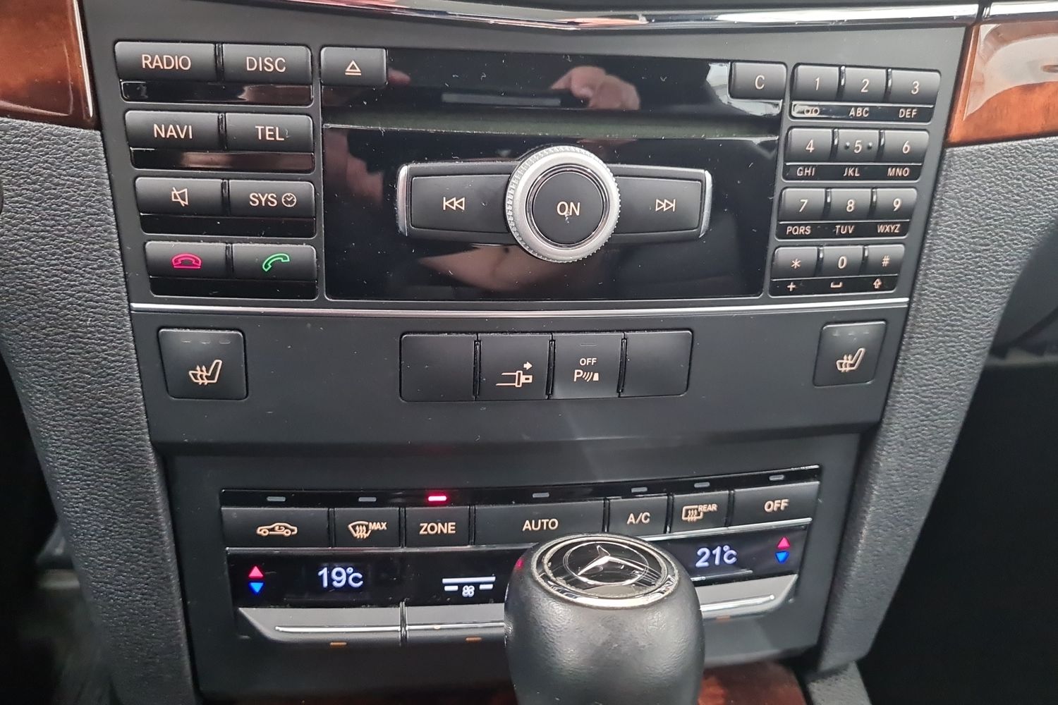 MERCEDES-BENZ E 2009