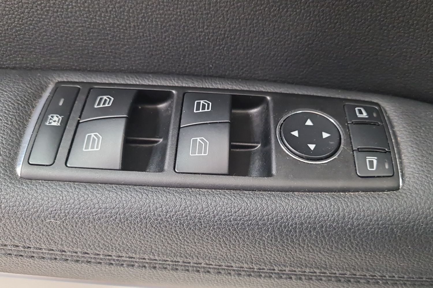 MERCEDES-BENZ E 2009