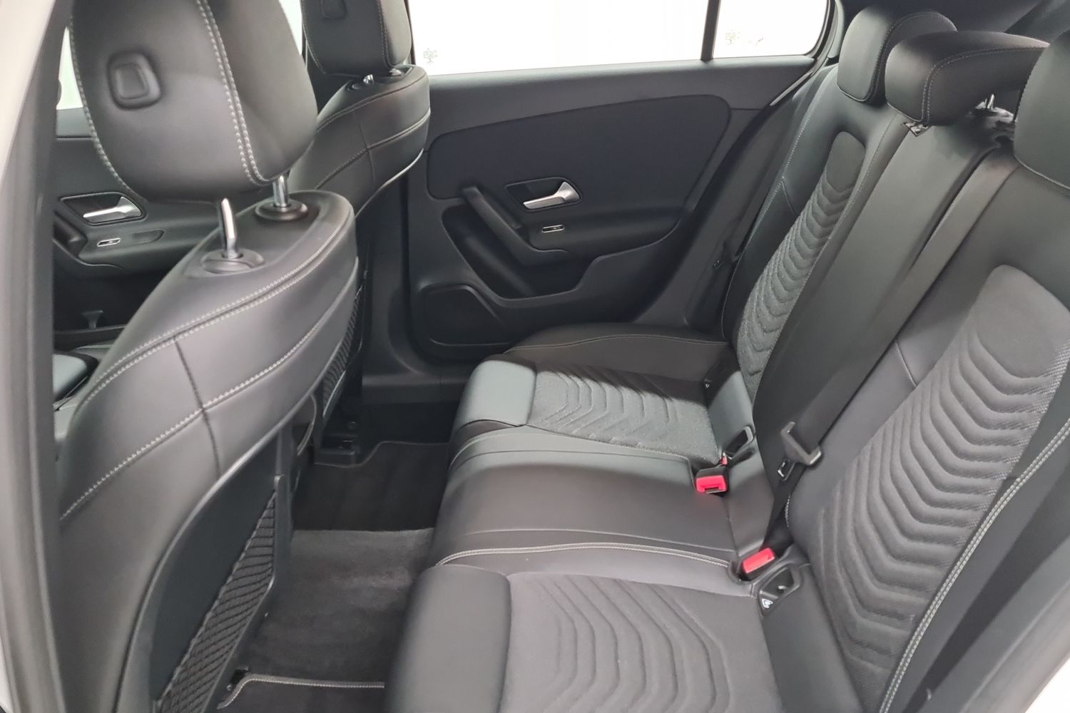 MERCEDES-BENZ A 2021