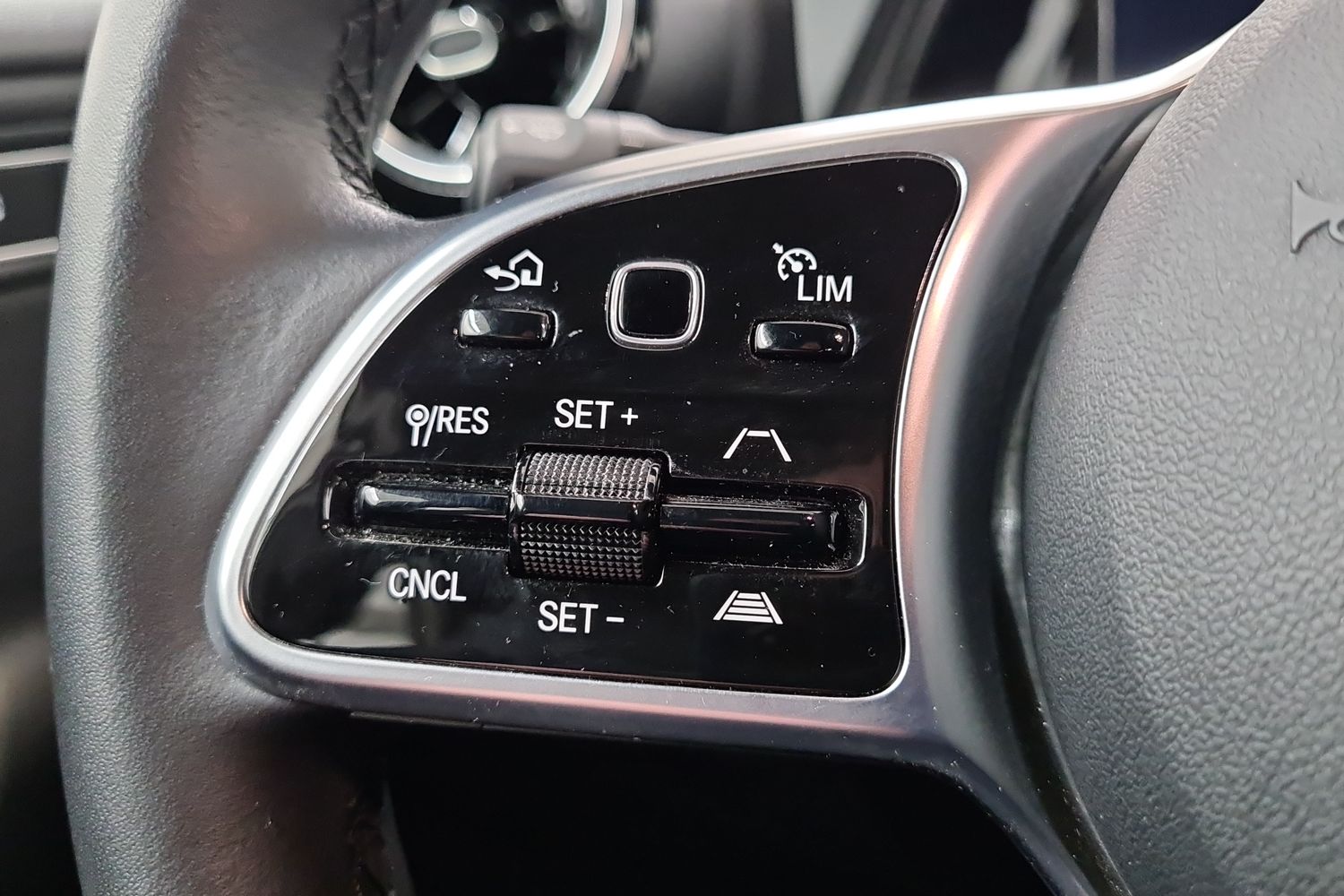 MERCEDES-BENZ A 2021