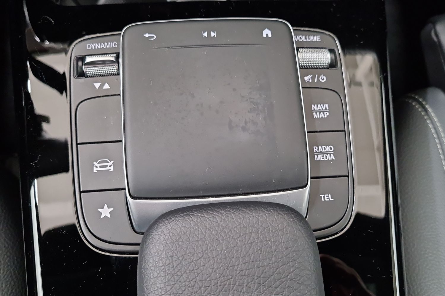 MERCEDES-BENZ A 2021