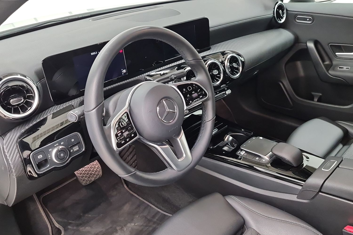 MERCEDES-BENZ A 2021