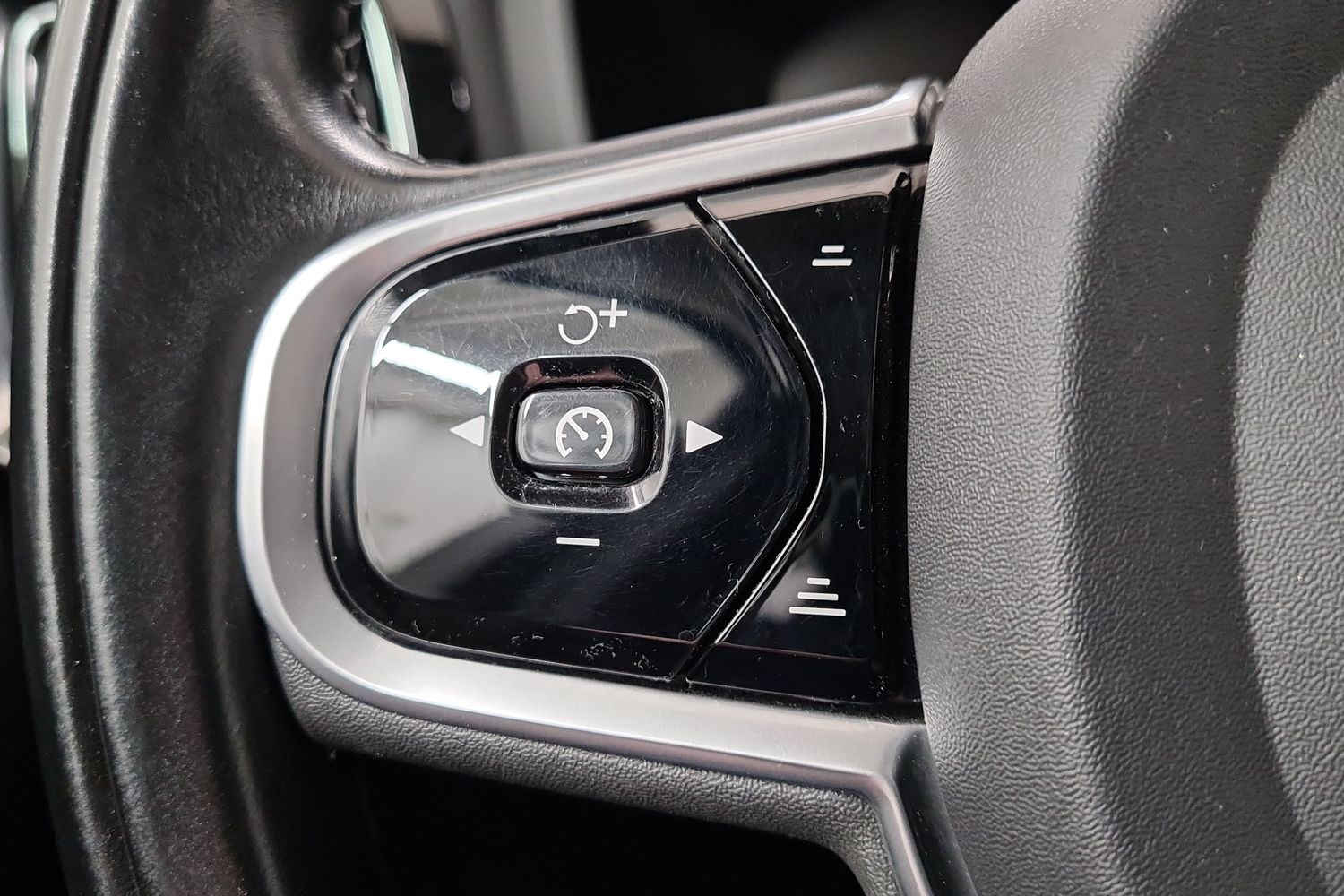 VOLVO V60 2020