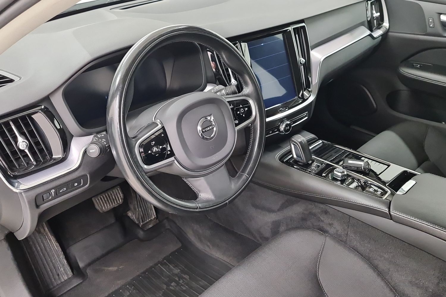 VOLVO V60 2020