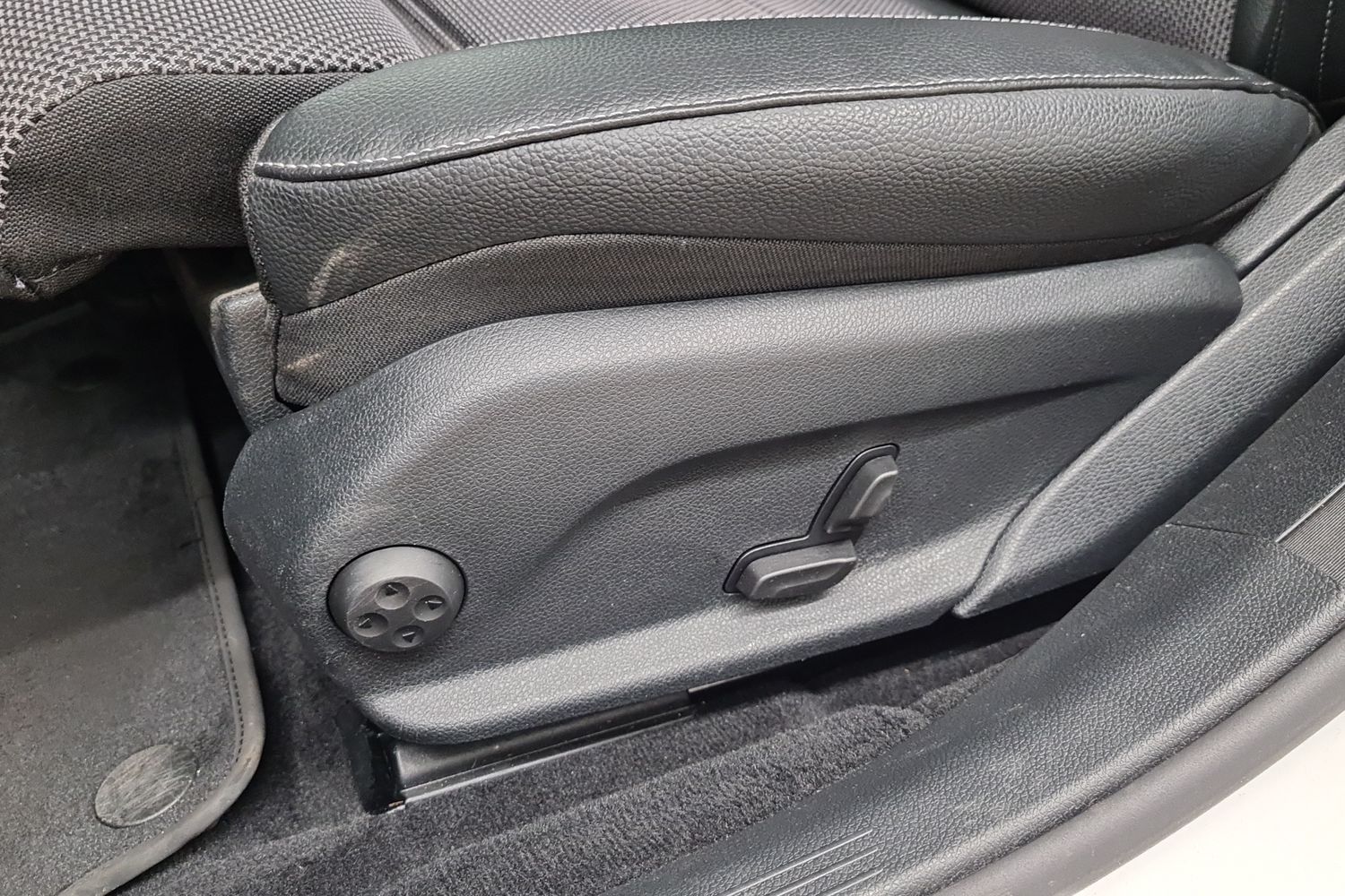 MERCEDES-BENZ E 2020