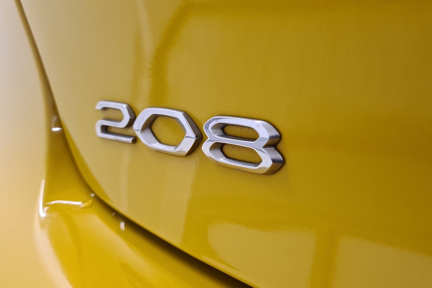 PEUGEOT 208 2020