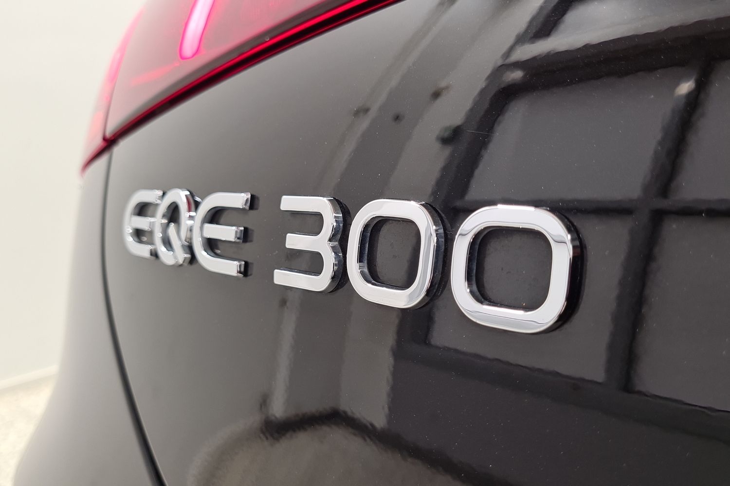 MERCEDES-BENZ EQE 2023