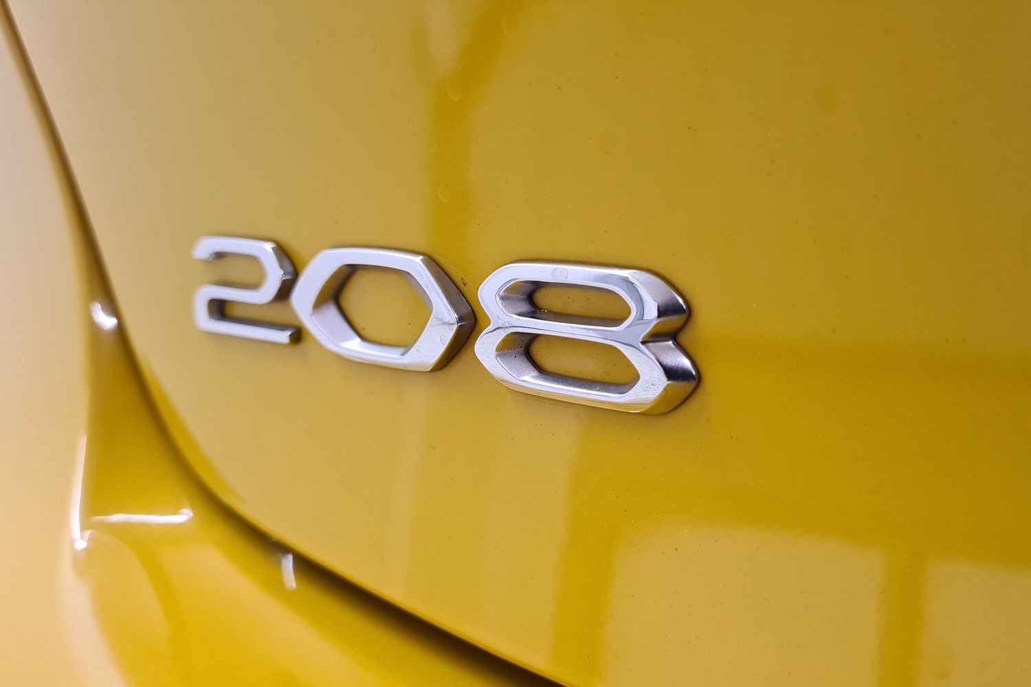 PEUGEOT 208 2020