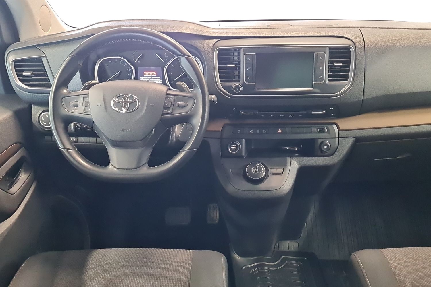 TOYOTA Proace Verso 8