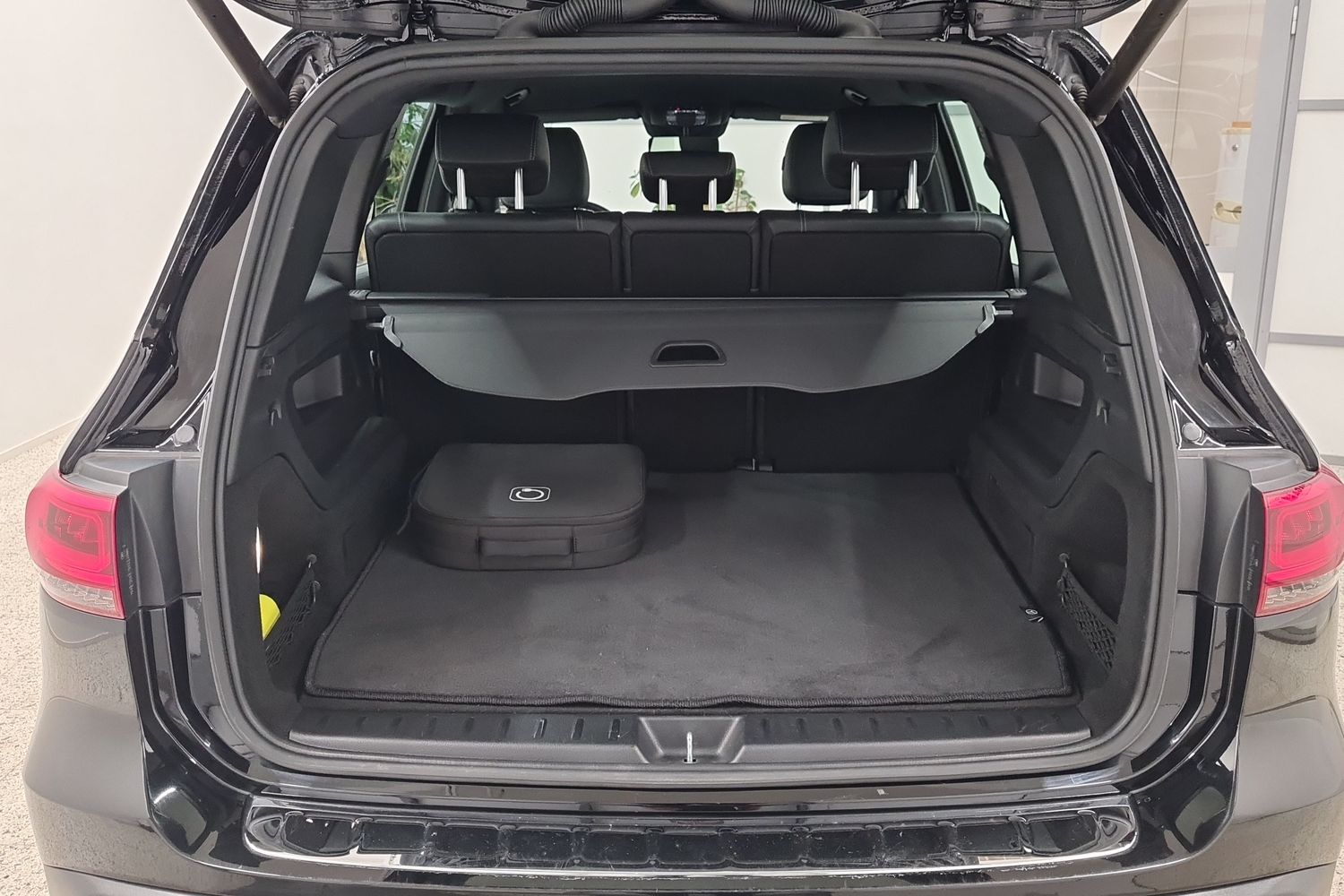 MERCEDES-BENZ EQB 2023