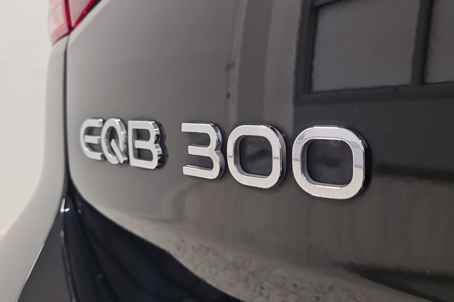 MERCEDES-BENZ EQB 2023