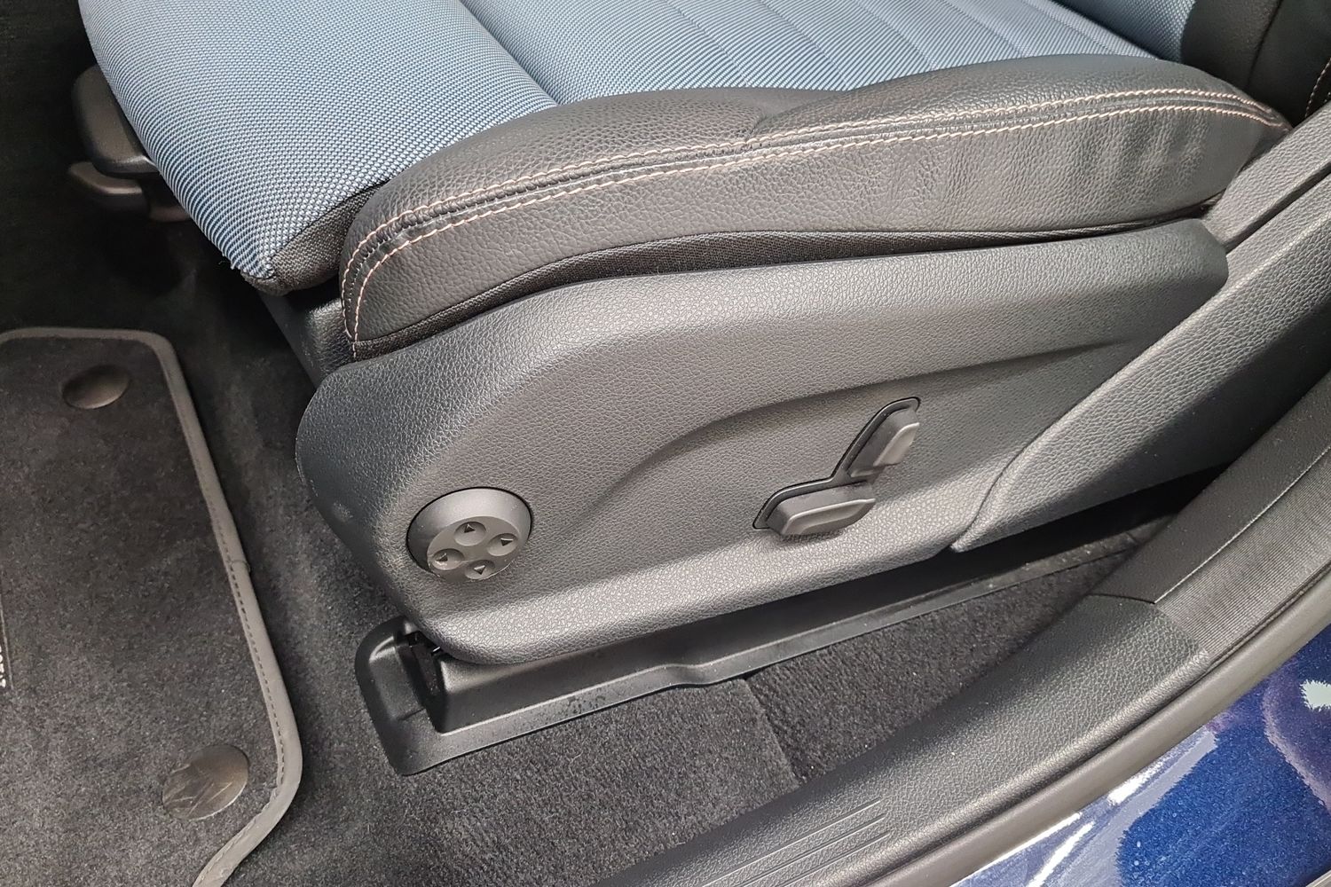 MERCEDES-BENZ EQC 2021