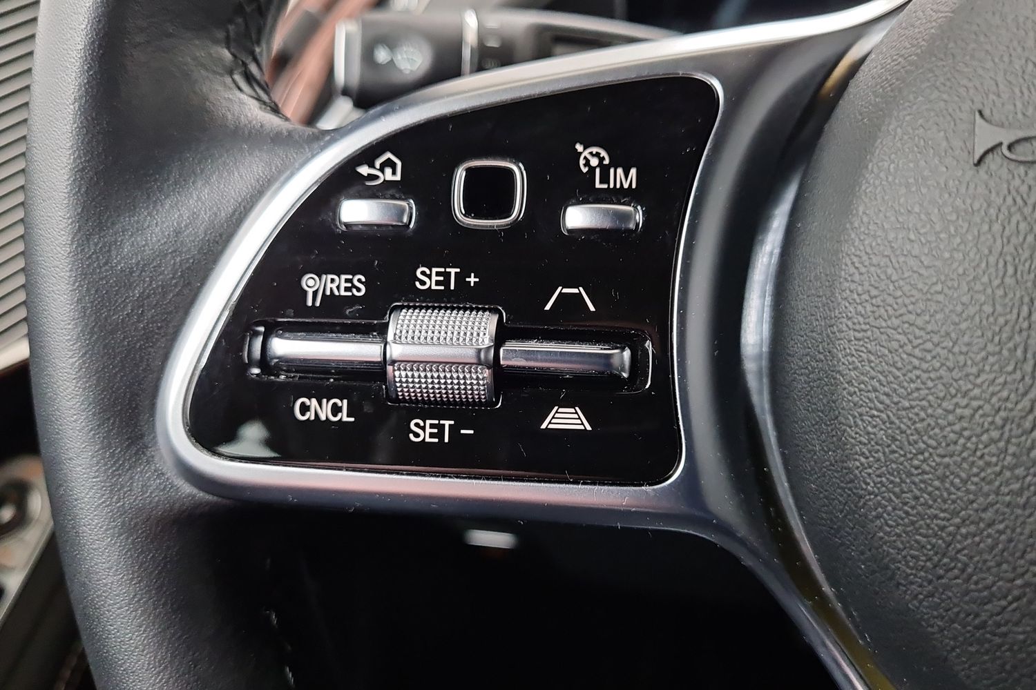 MERCEDES-BENZ EQC 2021