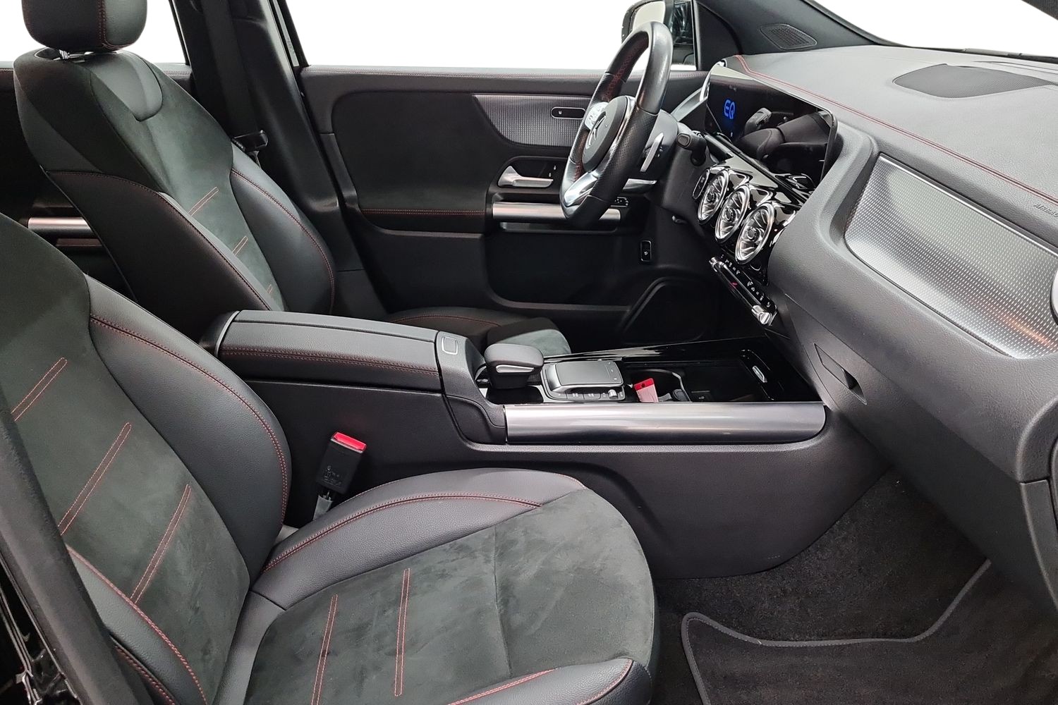 MERCEDES-BENZ EQA 2022