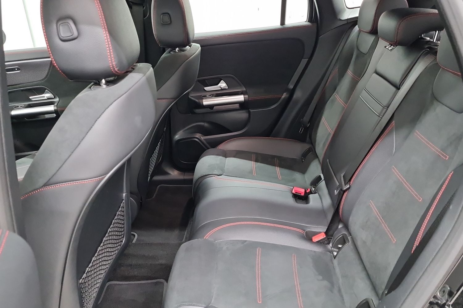 MERCEDES-BENZ EQA 2022