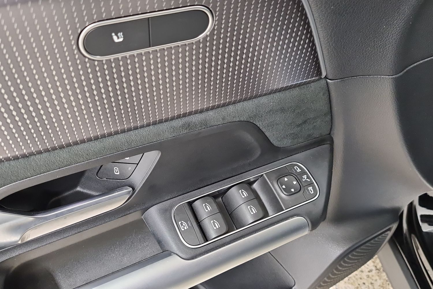 MERCEDES-BENZ EQA 2022