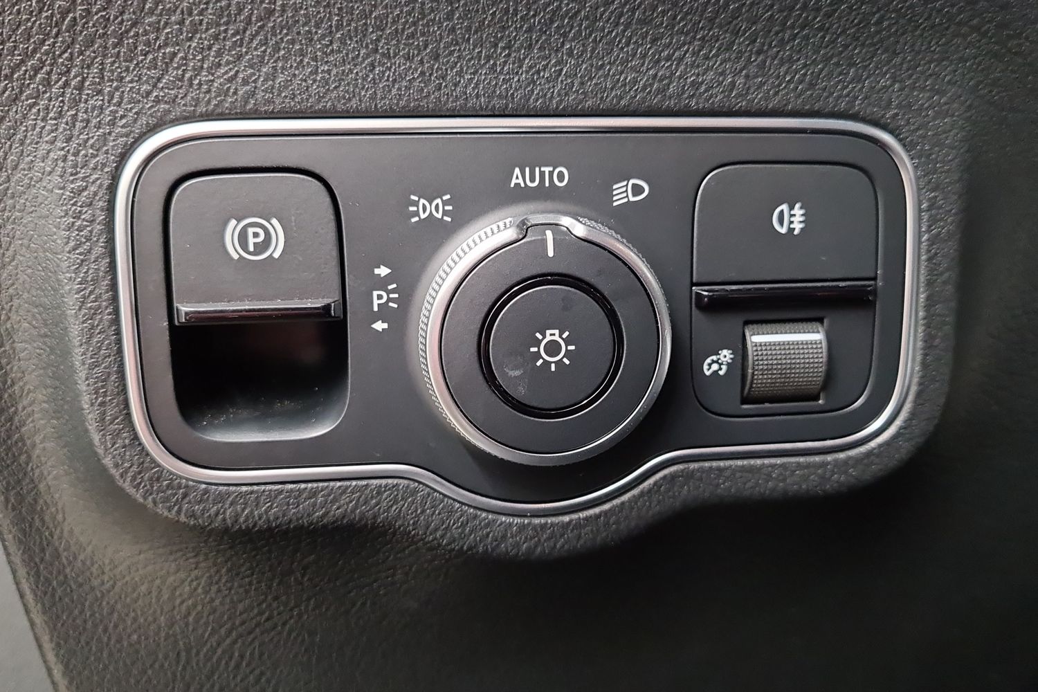 MERCEDES-BENZ EQA 2022