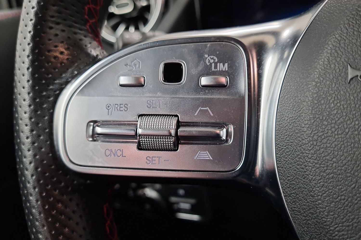 MERCEDES-BENZ EQA 2022