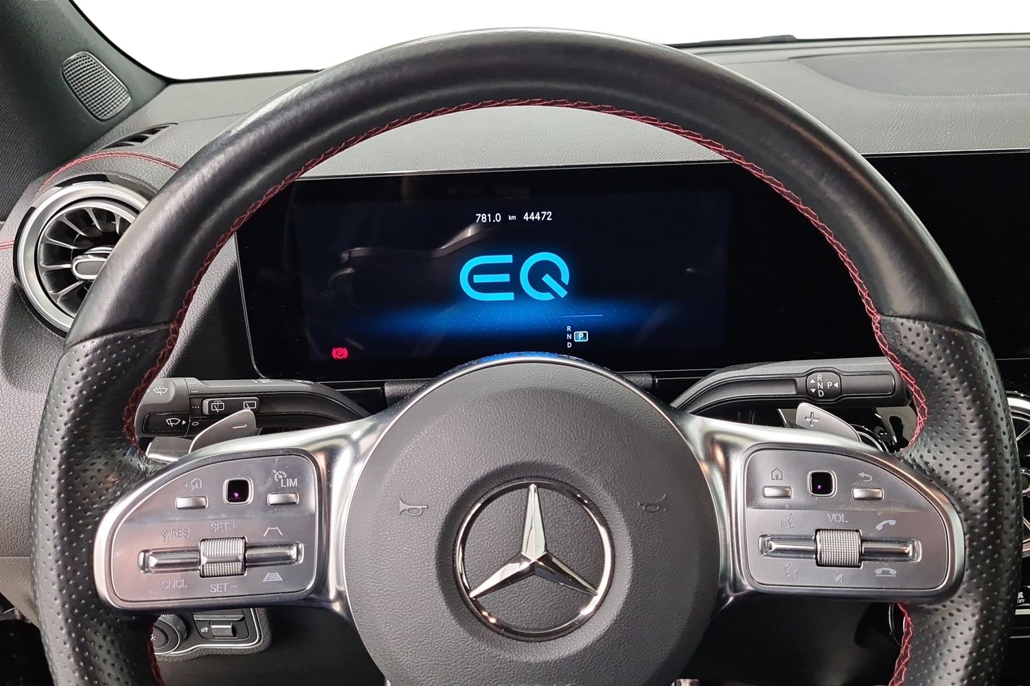 MERCEDES-BENZ EQA 2022