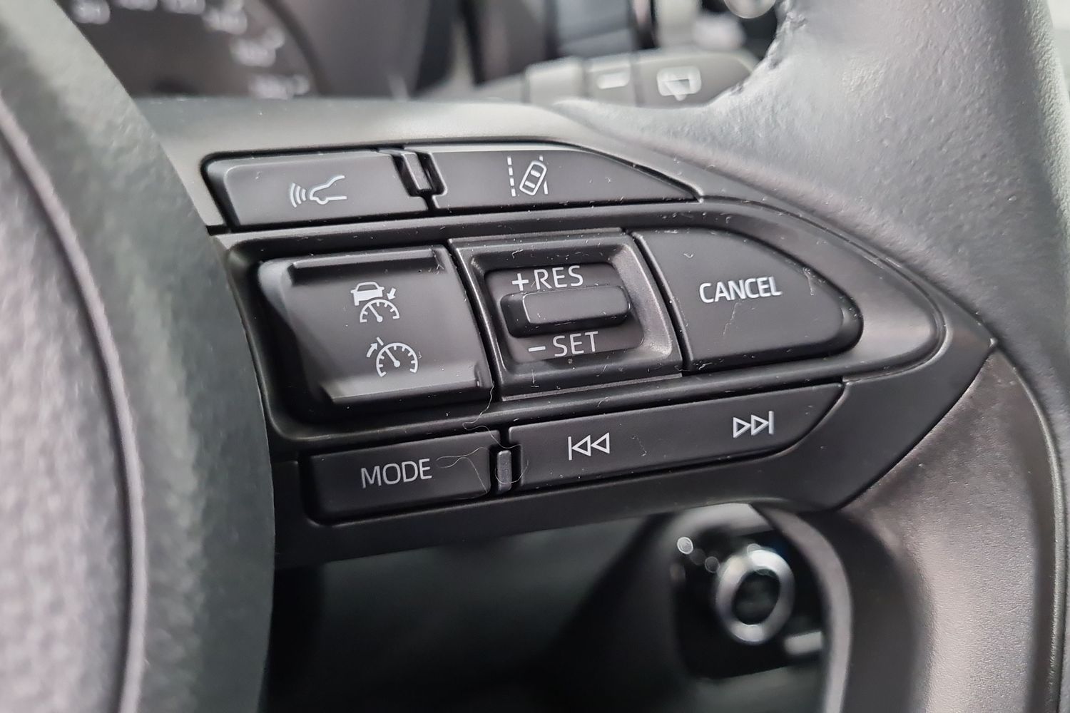 TOYOTA YARIS 2024