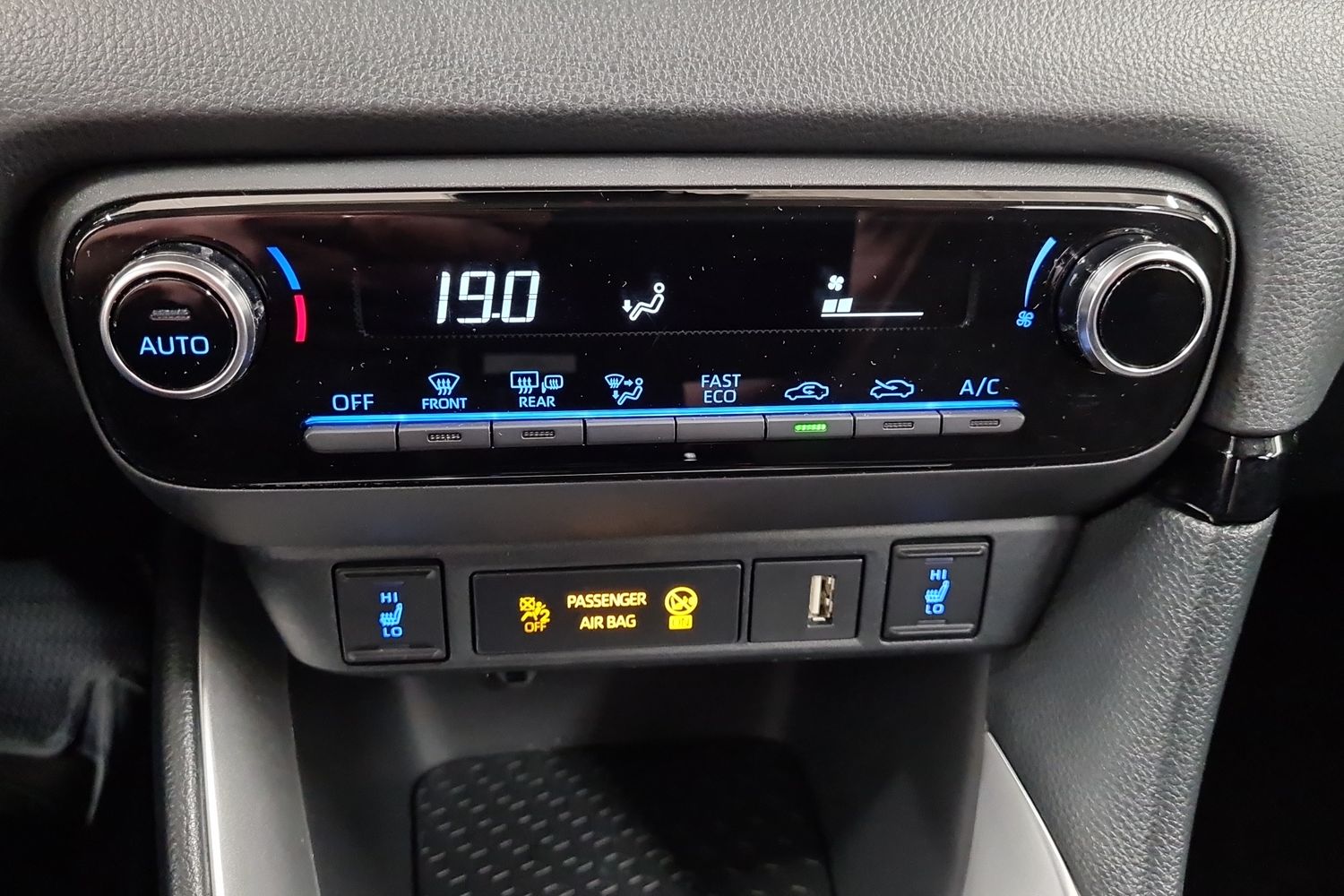 TOYOTA YARIS 2024