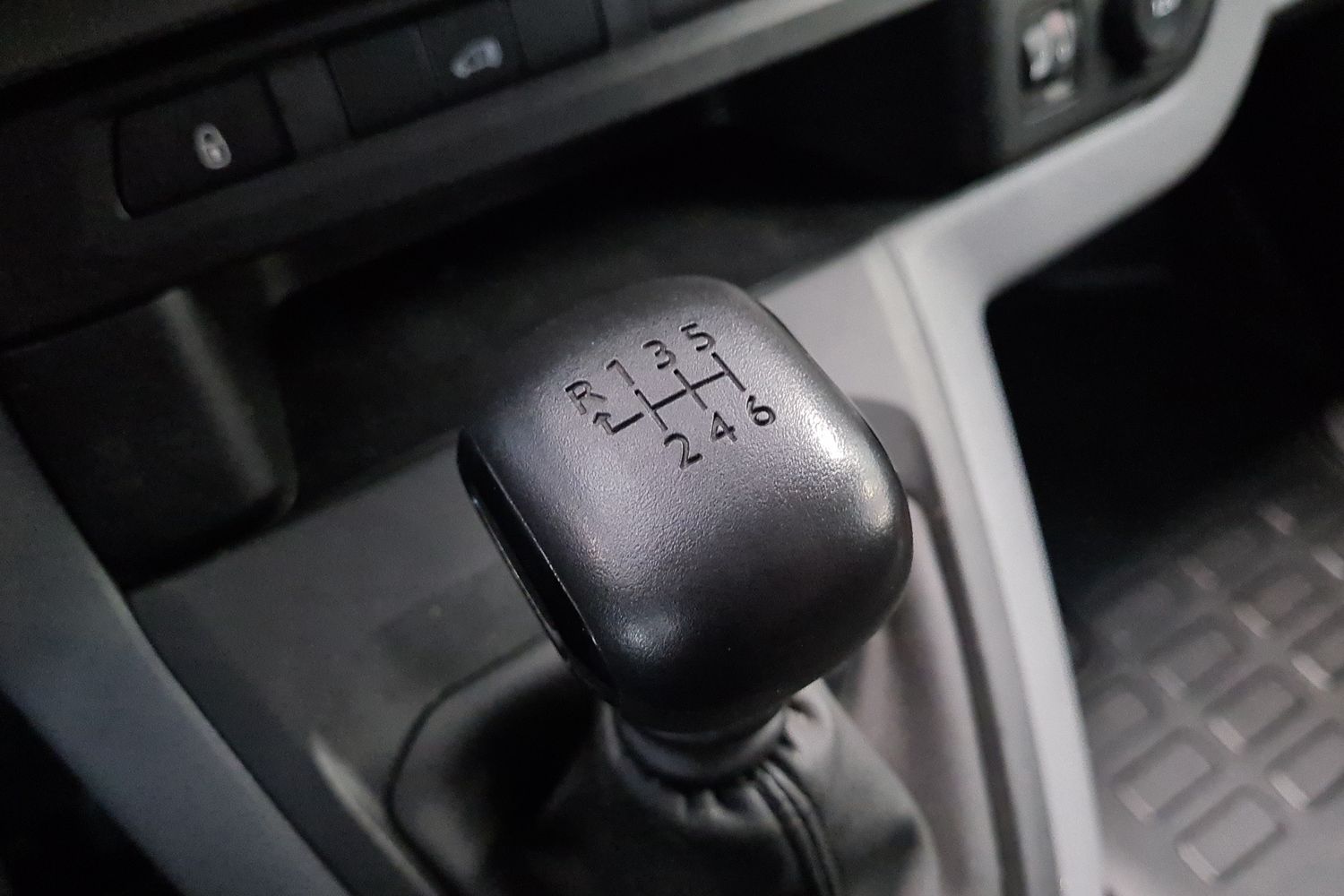 PEUGEOT EXPERT 2021