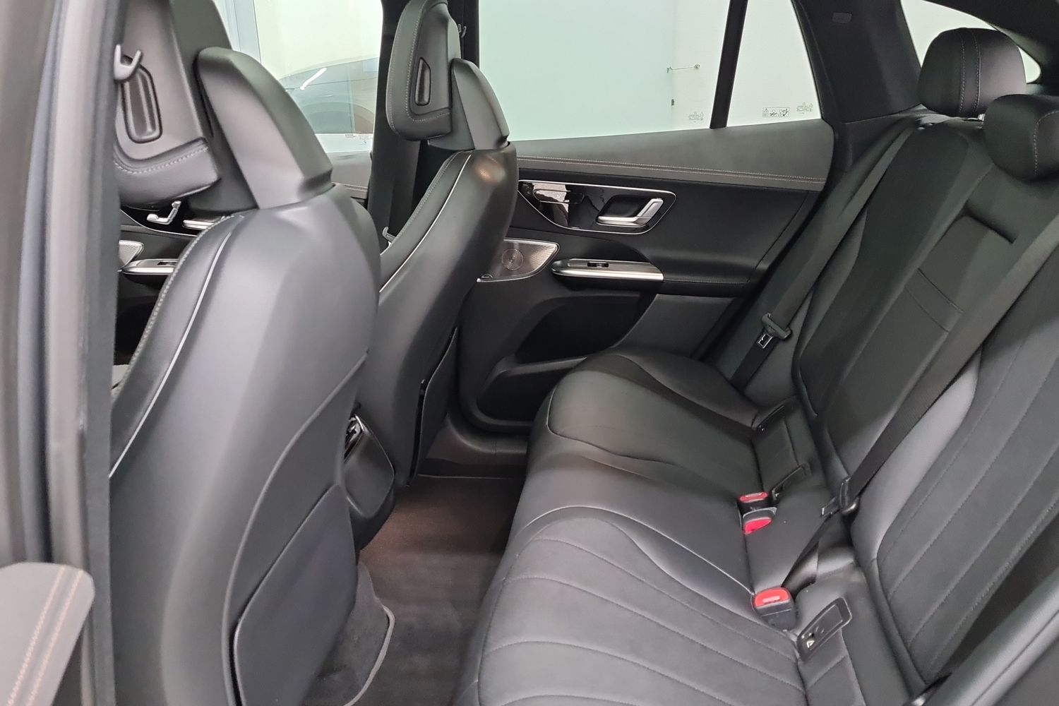 MERCEDES-BENZ EQE SUV 12