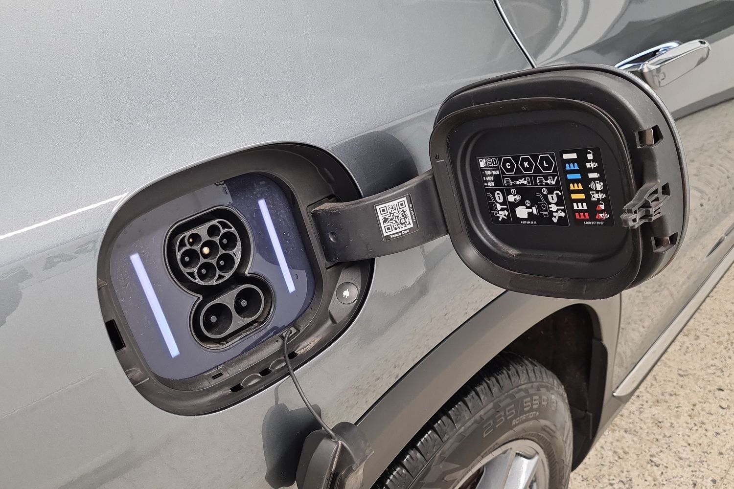 MERCEDES-BENZ EQE SUV 26