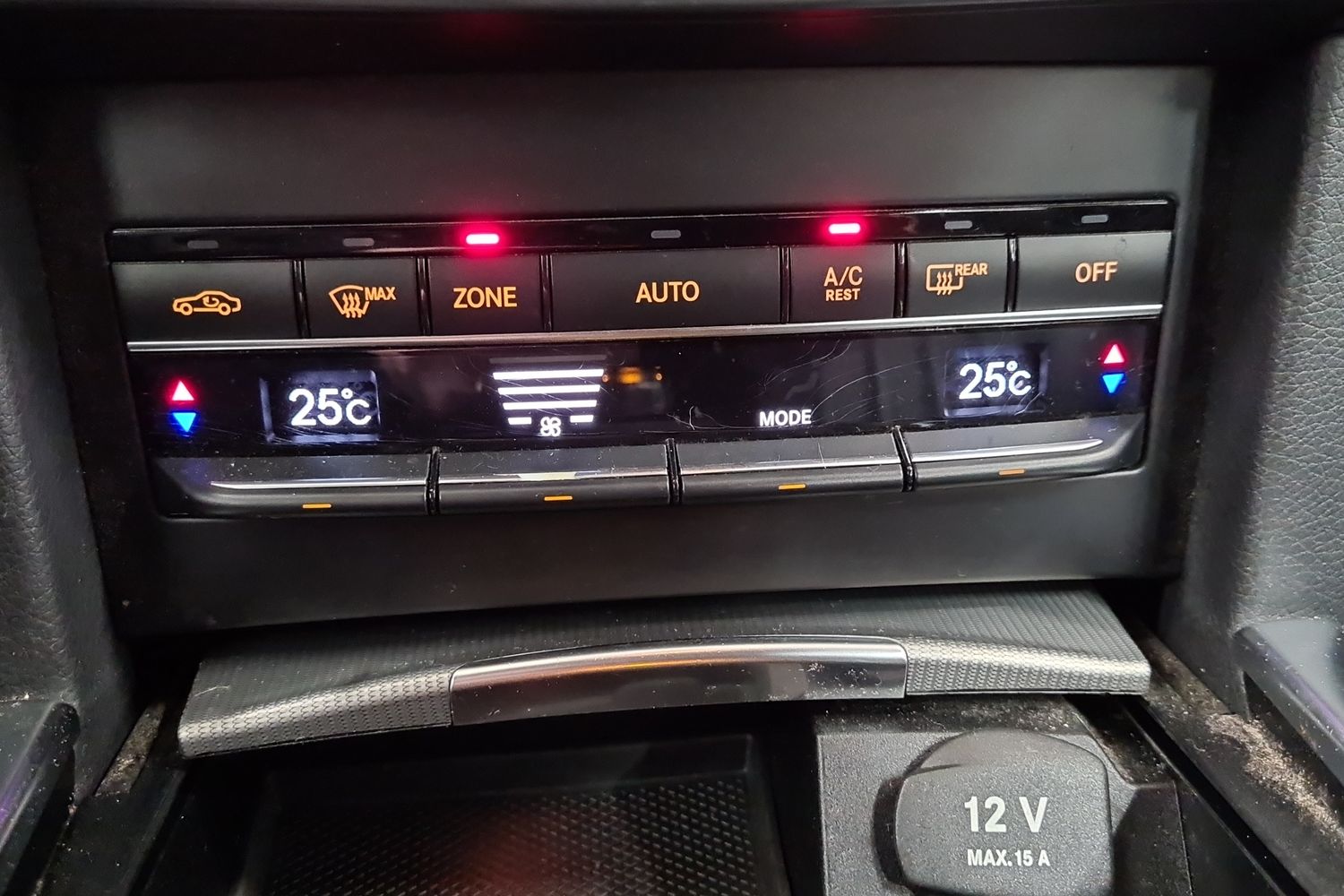 MERCEDES-BENZ E 2016