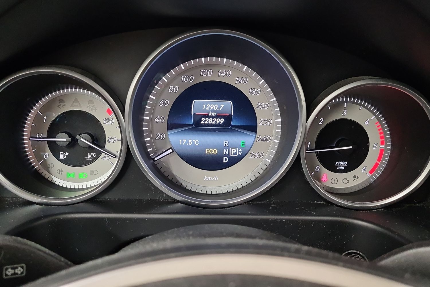 MERCEDES-BENZ E 2016