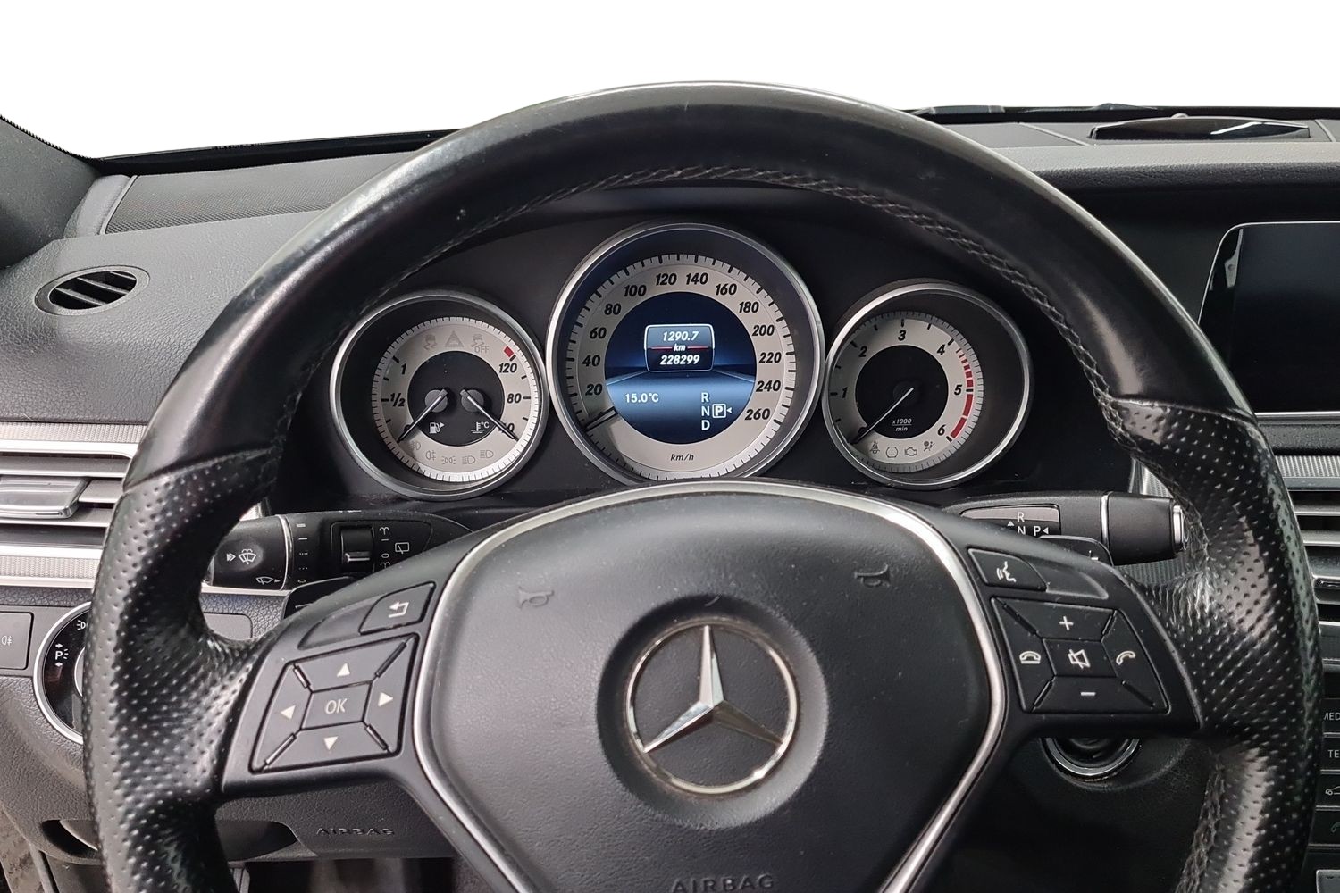 MERCEDES-BENZ E 2016