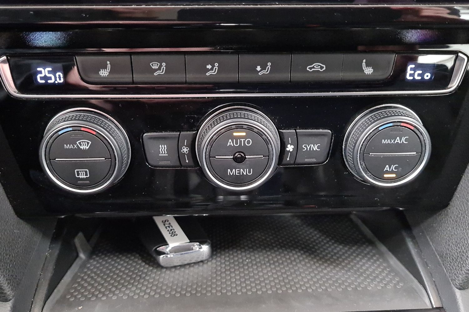 VOLKSWAGEN PASSAT 2020