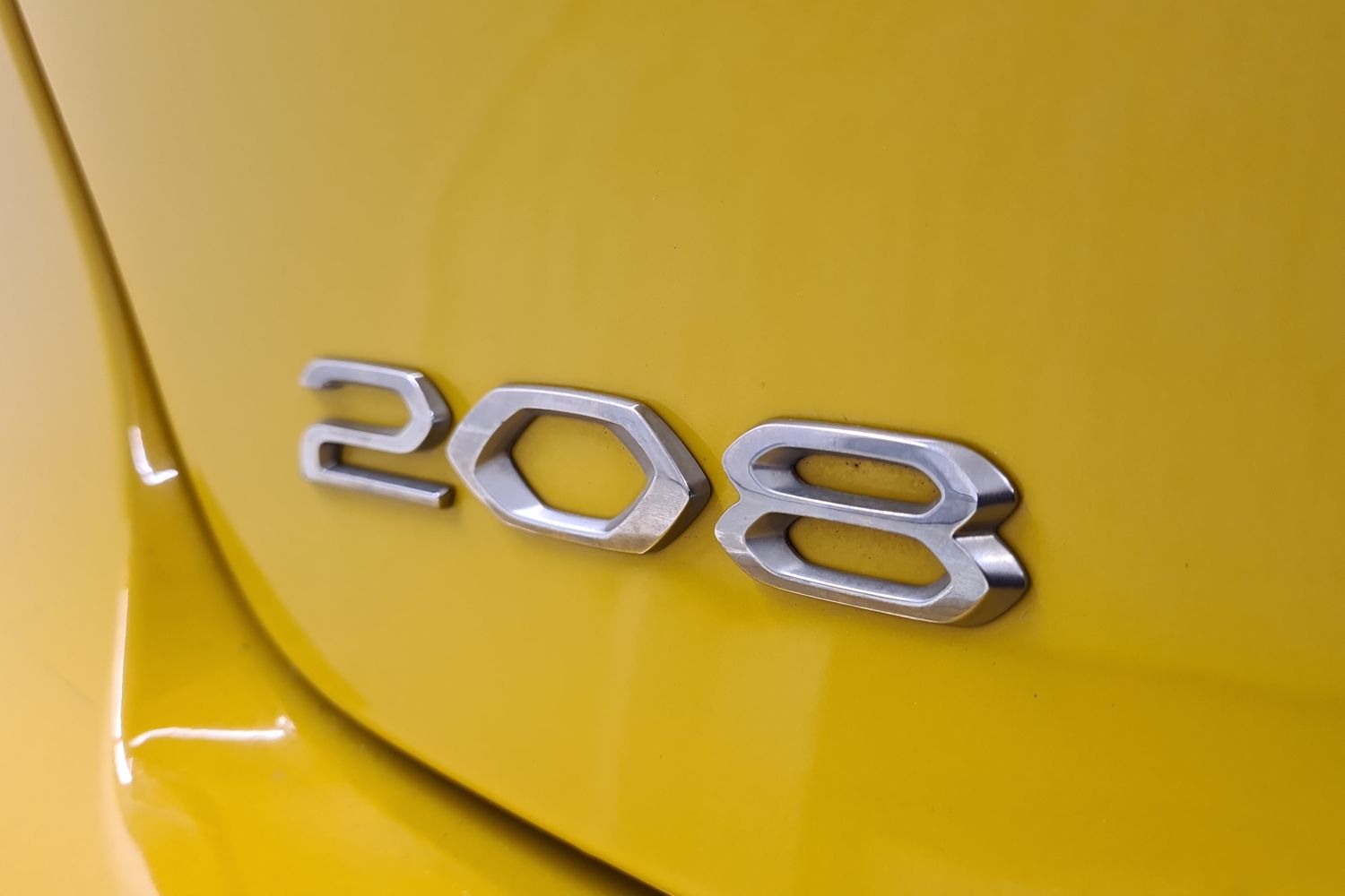 PEUGEOT 208 2021