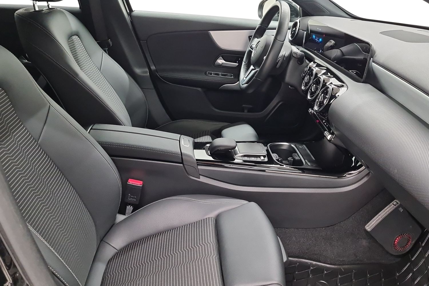 MERCEDES-BENZ A 2021