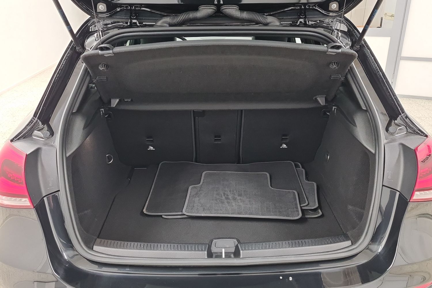 MERCEDES-BENZ A 2021