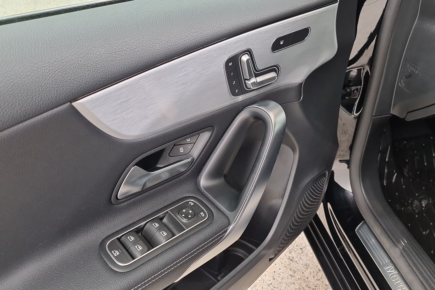 MERCEDES-BENZ A 2021