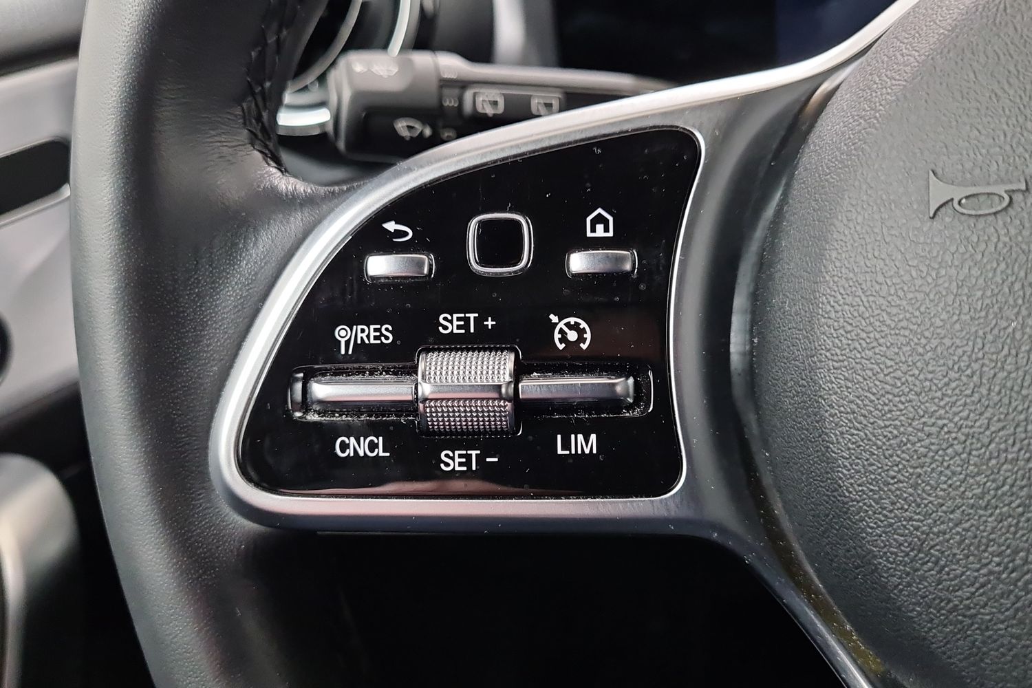 MERCEDES-BENZ A 2021