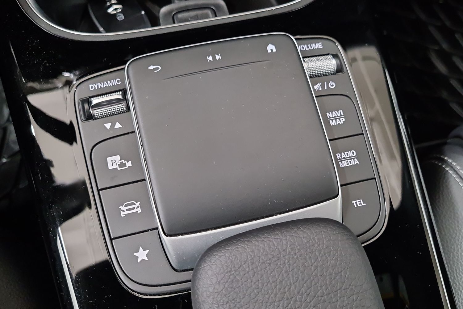 MERCEDES-BENZ A 2021