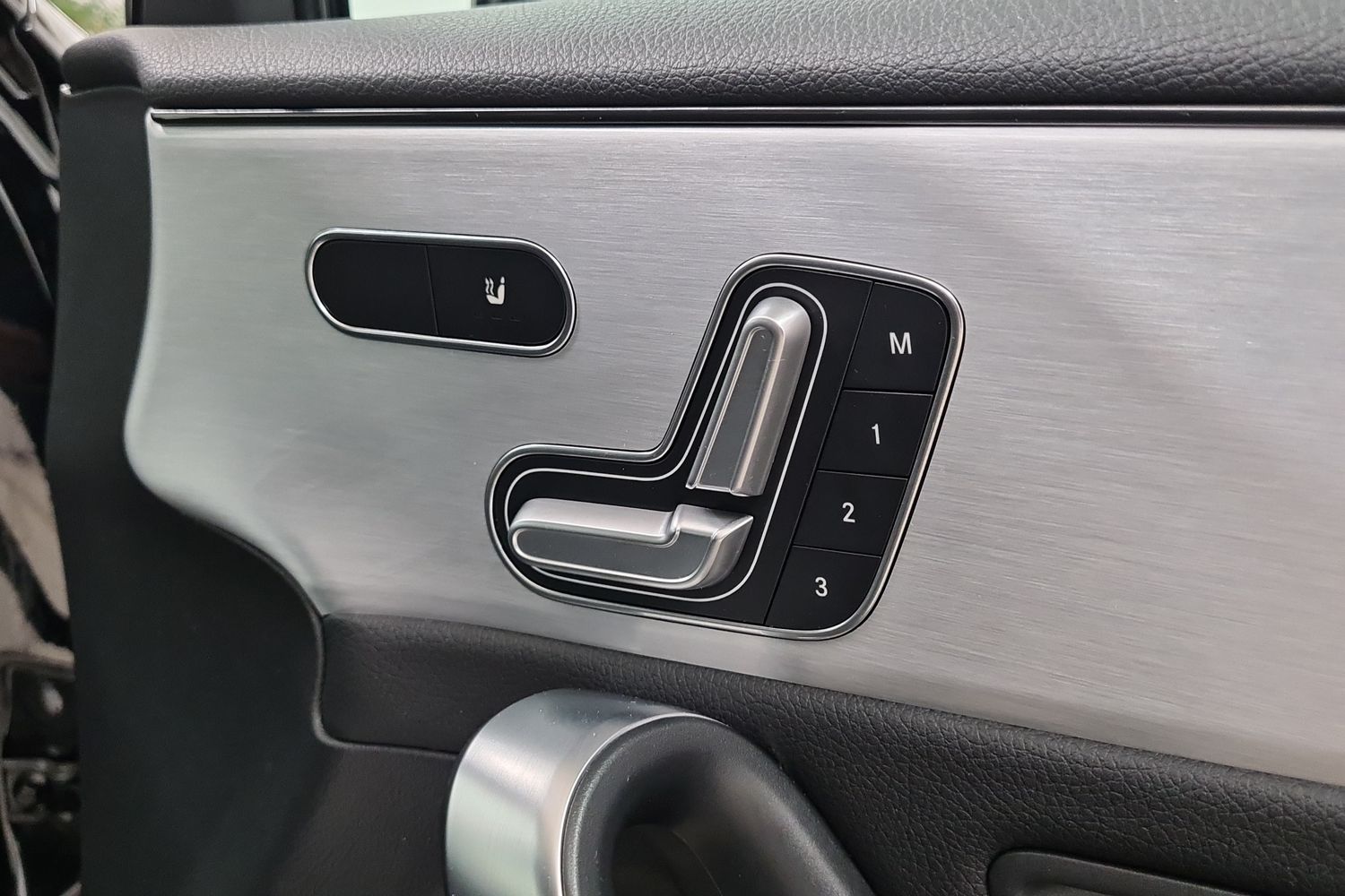 MERCEDES-BENZ A 2021