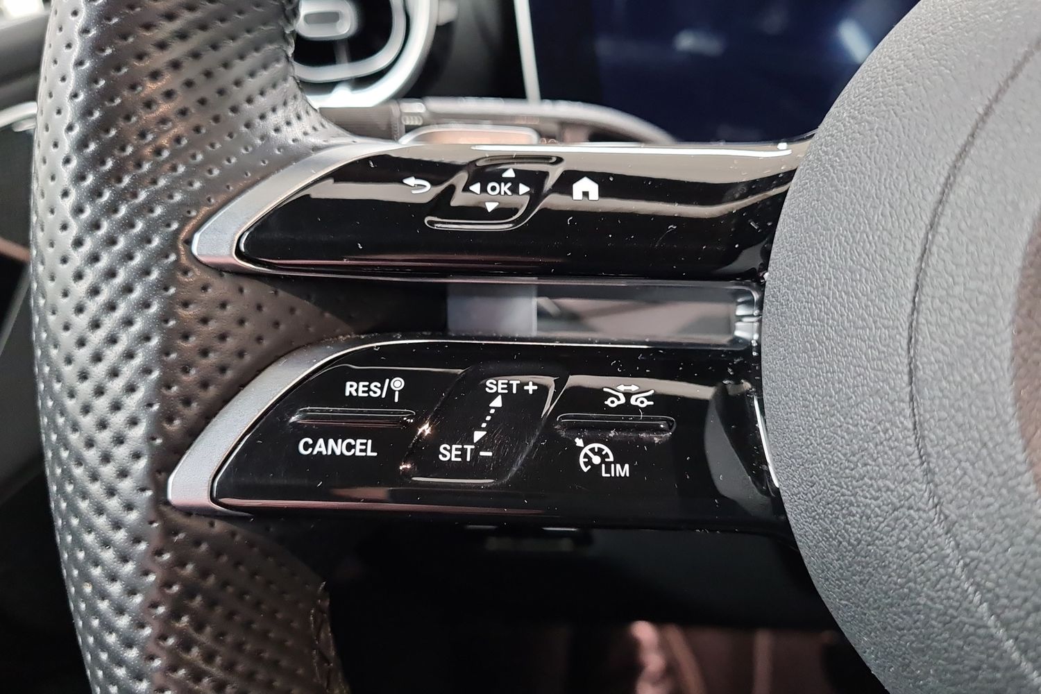 MERCEDES-BENZ GLC 2024