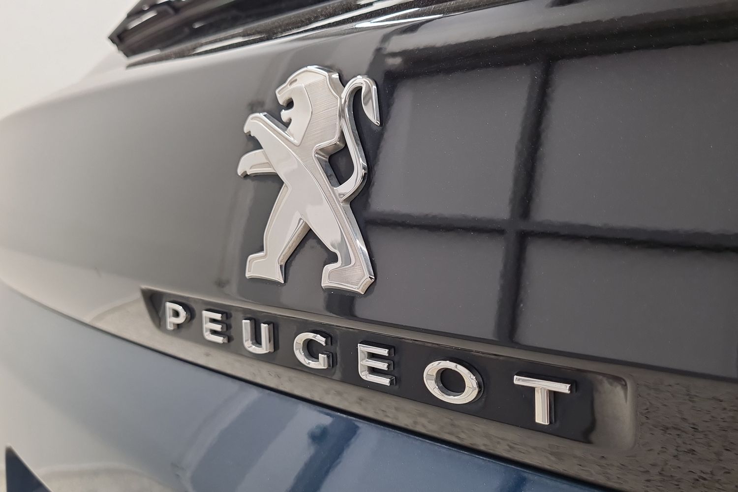PEUGEOT 3008 2023