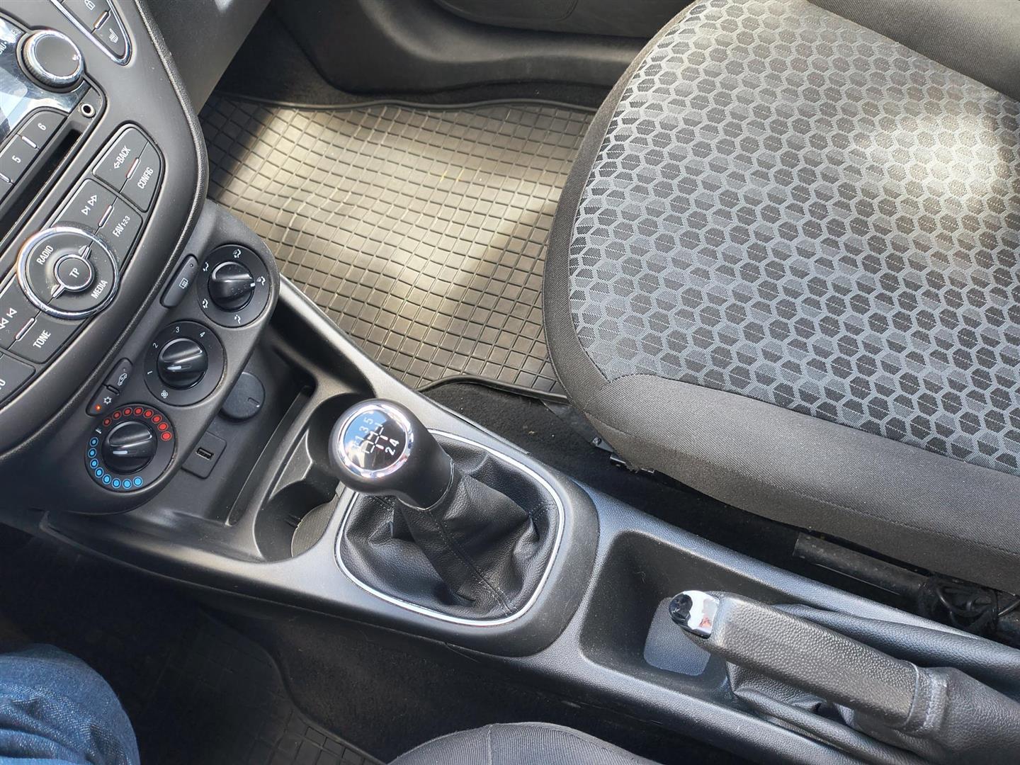 OPEL CORSA 2015