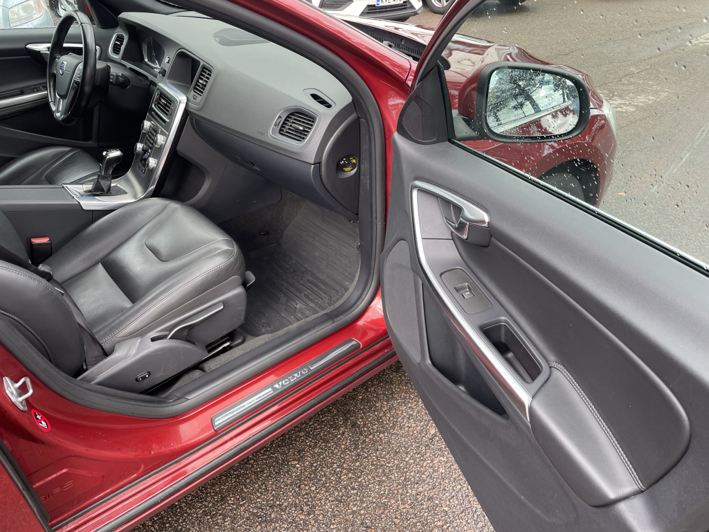 VOLVO V60 11